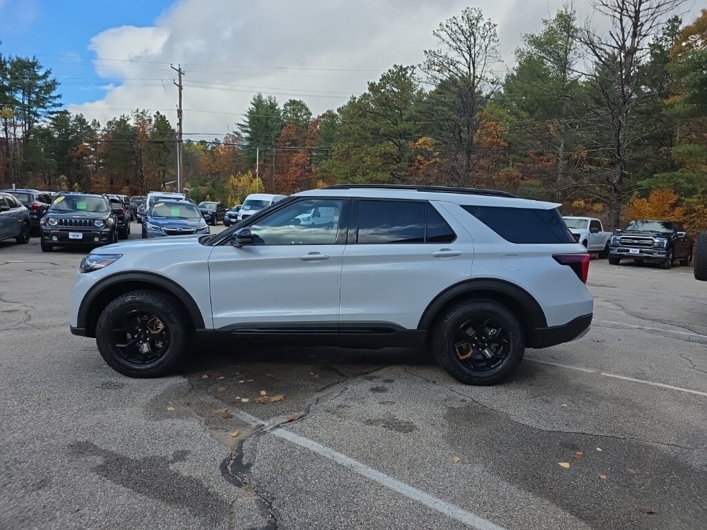 2026 Ford Explorer photo 2