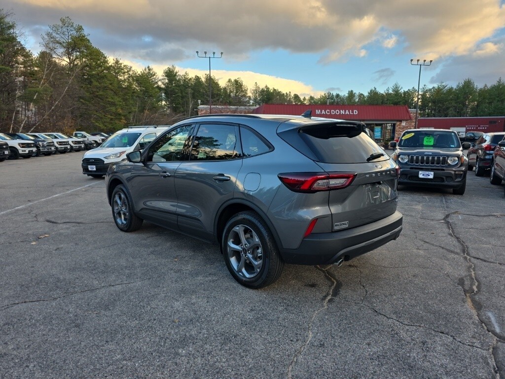 2026 Ford Escape ST-Line photo 3