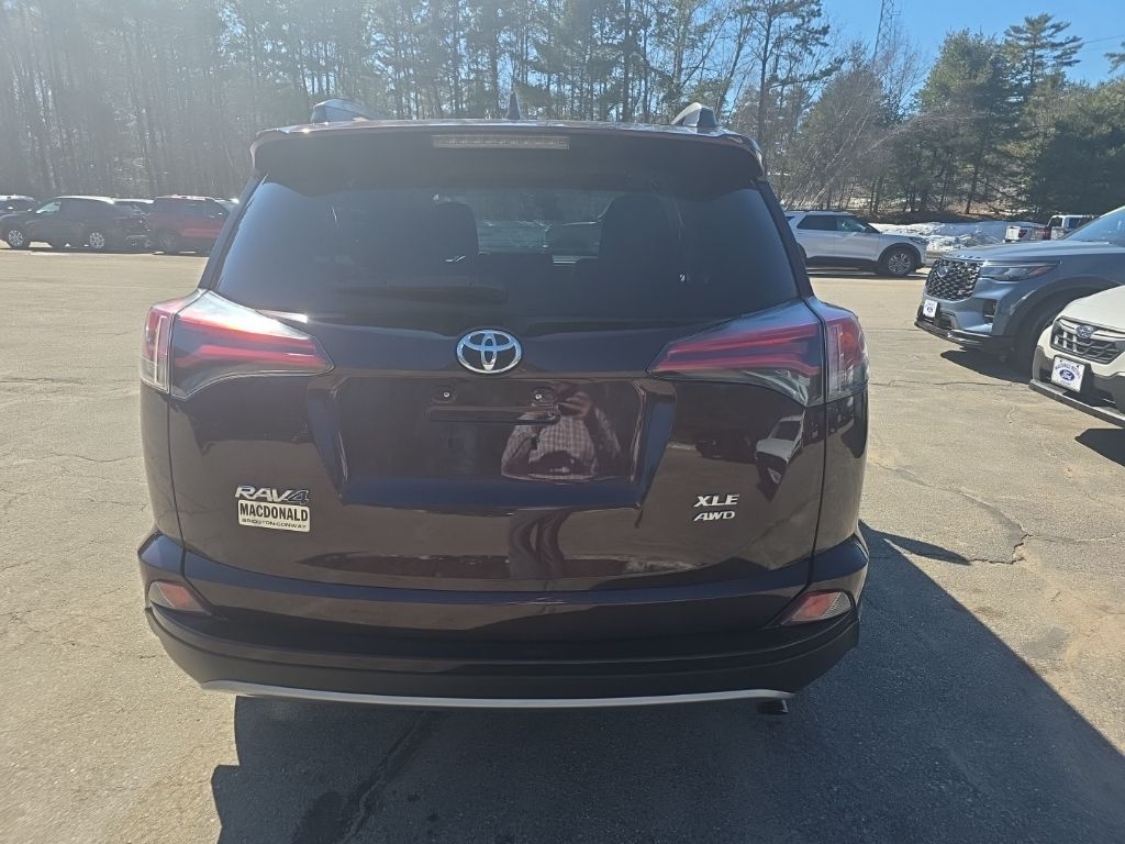 2017 Toyota RAV4 XLE photo 4