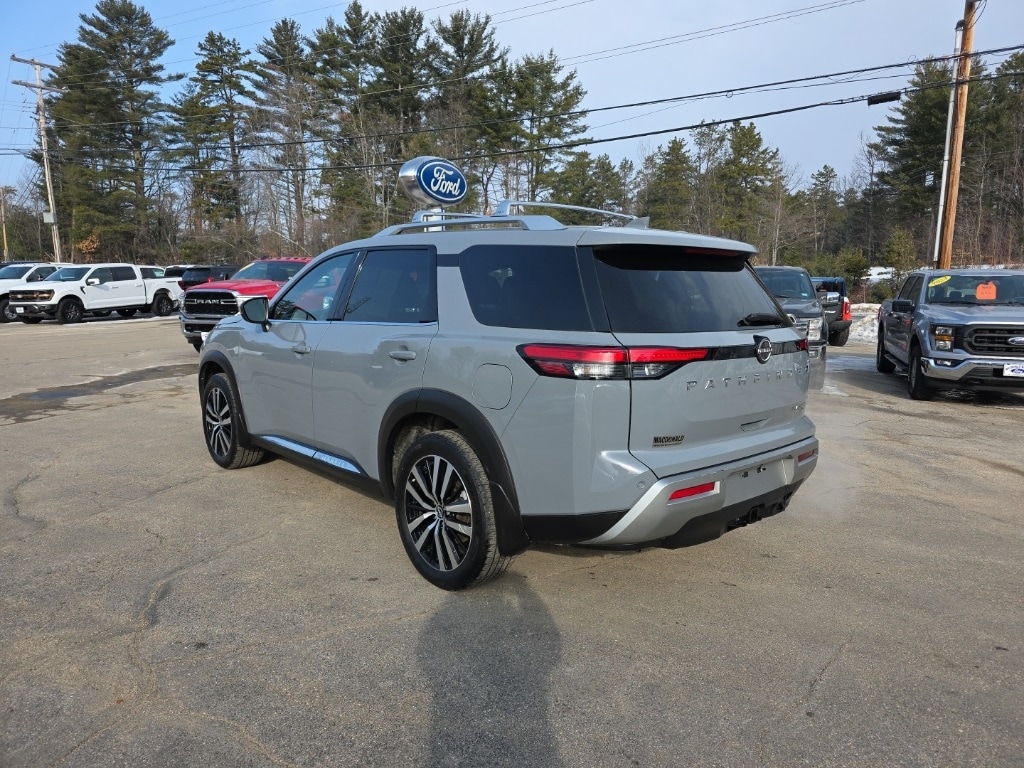 2023 Nissan Pathfinder Platinum photo 4