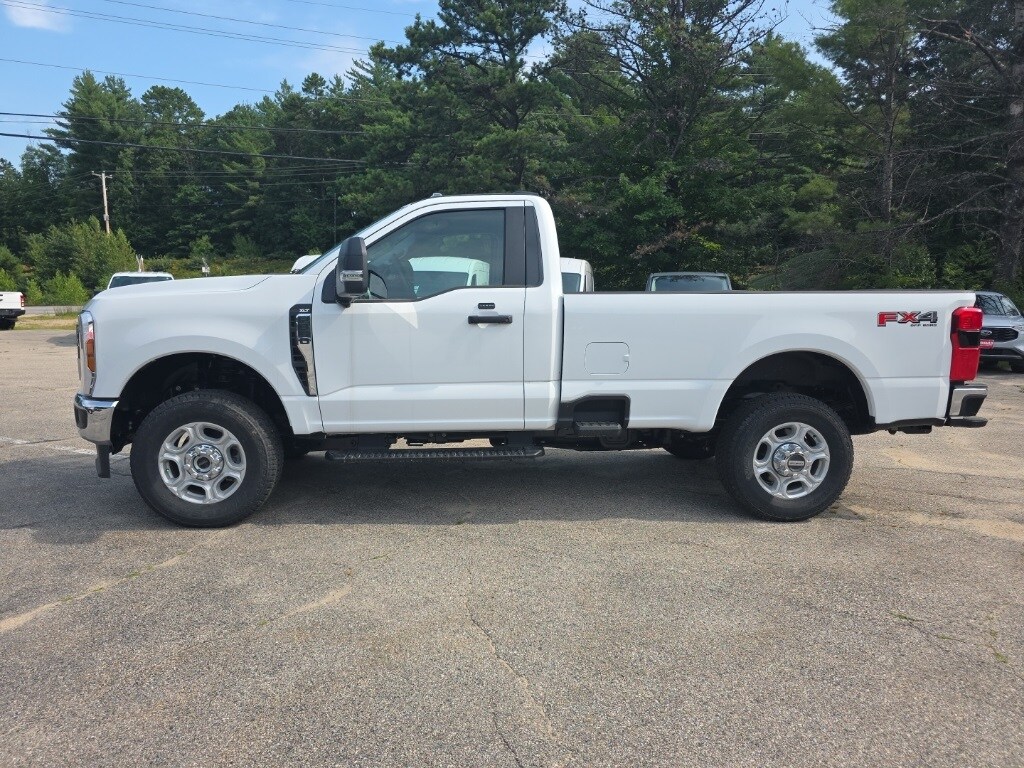 2025 Ford F-350 XLT photo 2