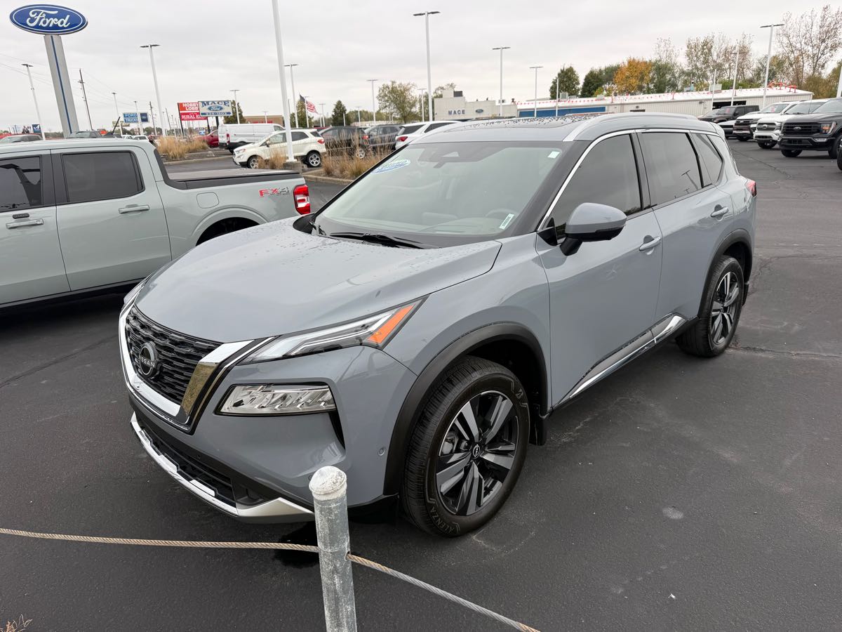 2023 Nissan Rogue Platinum's photo