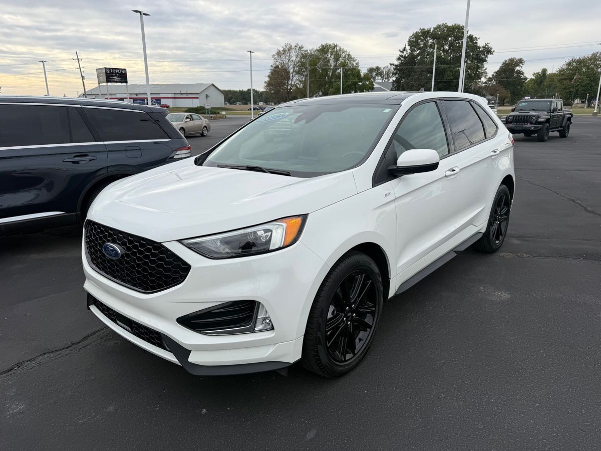 2022 Ford Edge ST-Line's photo