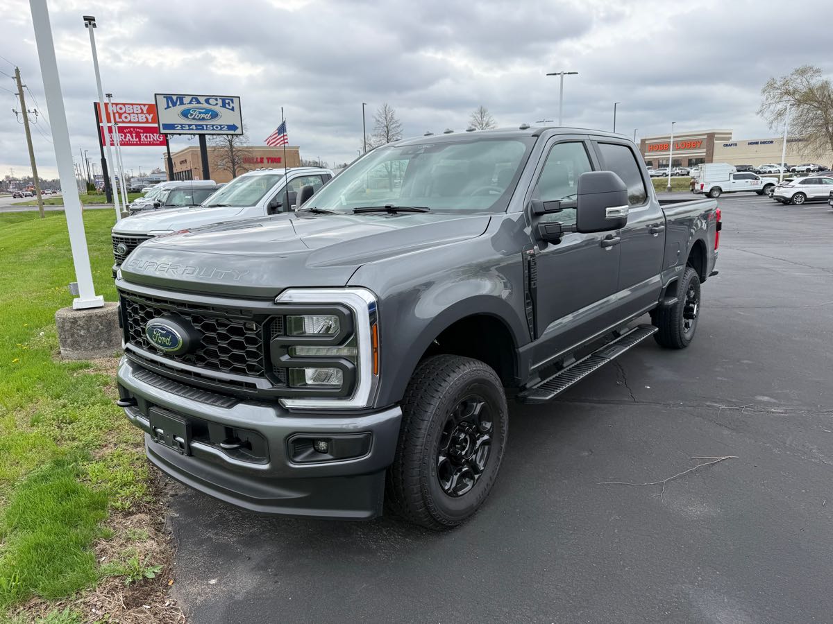 2026 Ford F-250 XL 4x4 Crew Cab 6-3/4' Box's photo
