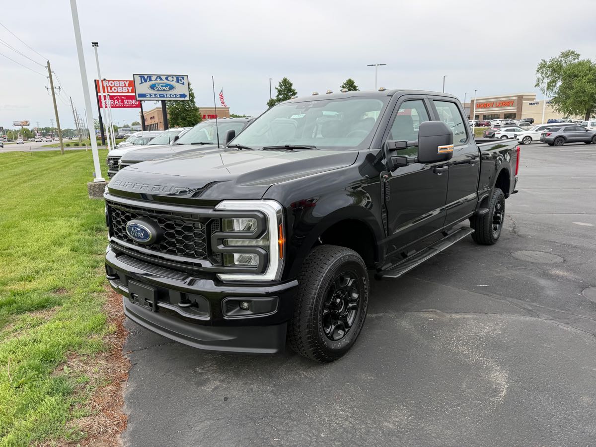 2026 Ford F-250 XL 4x4 Crew Cab 6-3/4' Box's photo