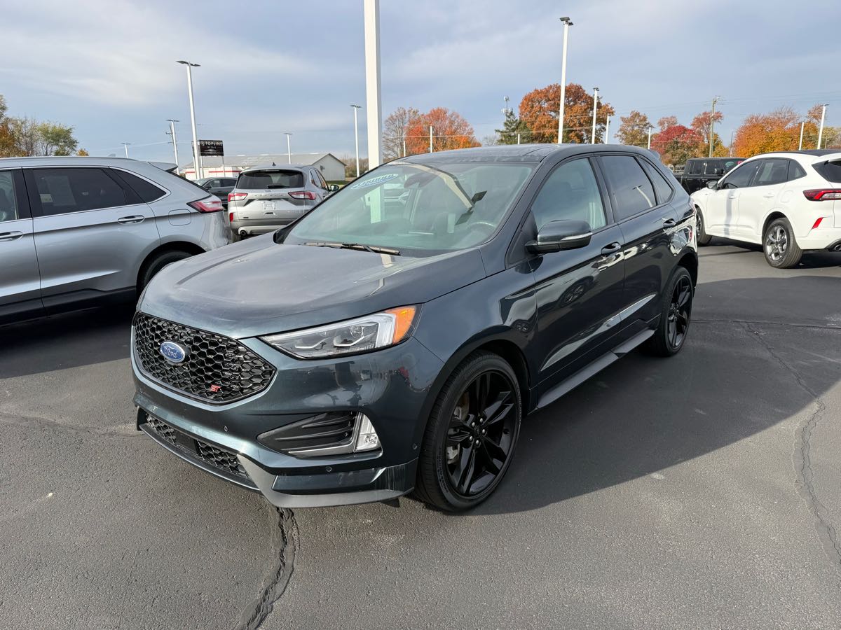 2023 Ford Edge ST's photo