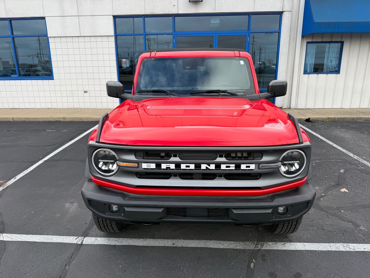 2022 Ford Bronco Base Big Bend Black Diamond Outer Banks photo 2