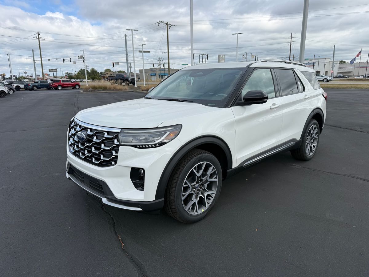 2025 Ford Explorer Platinum's photo