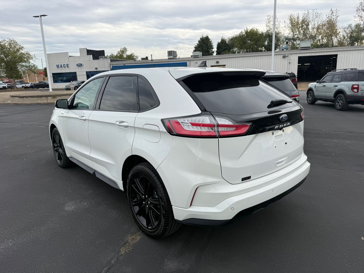 2022 Ford Edge ST-Line photo 4