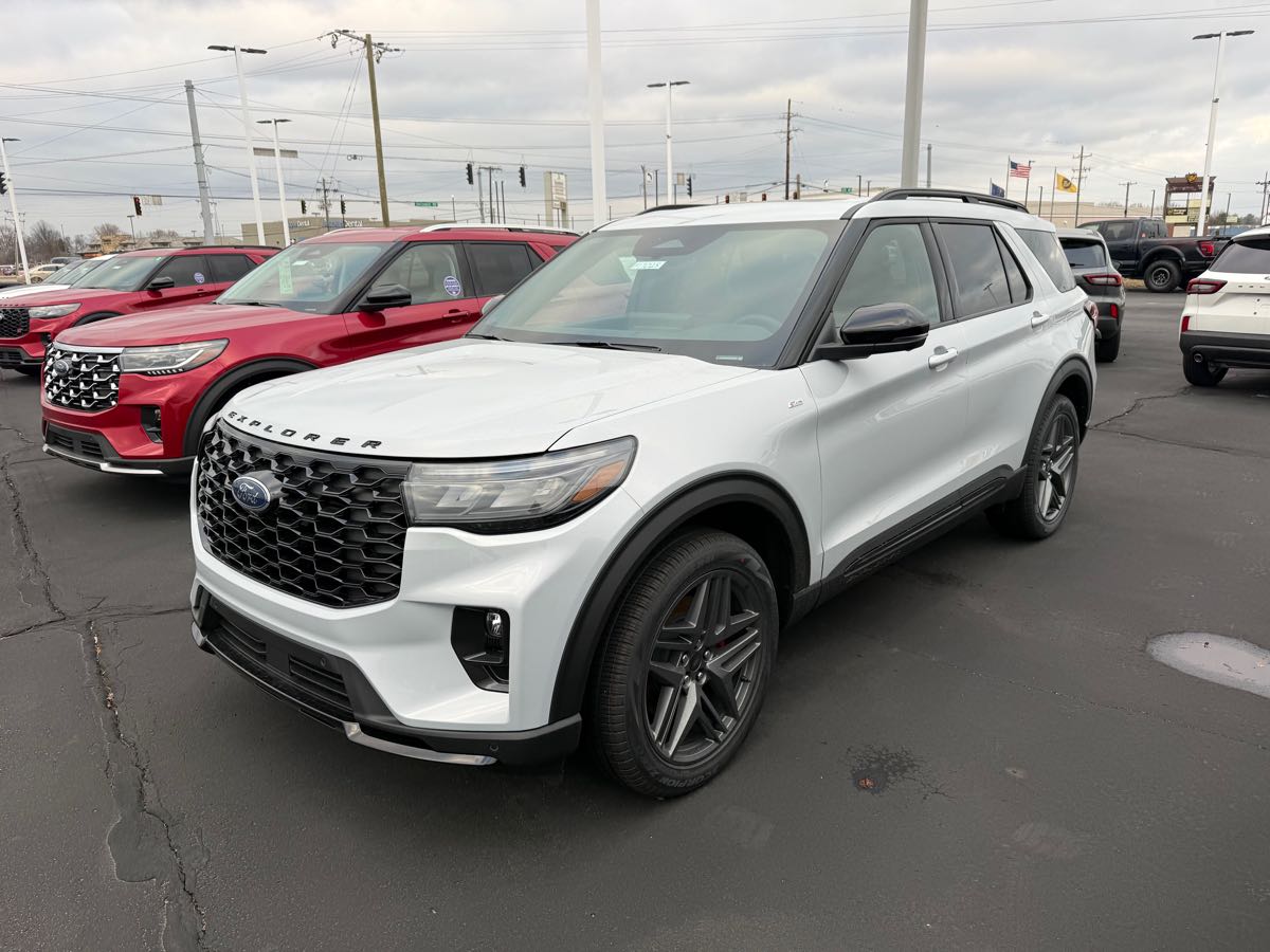 2026 Ford Explorer ST-LINE's photo