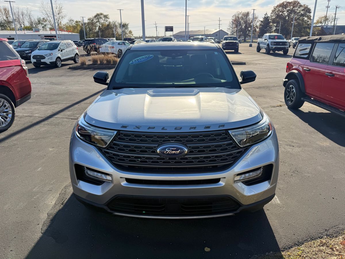 2022 Ford Explorer XLT photo 2