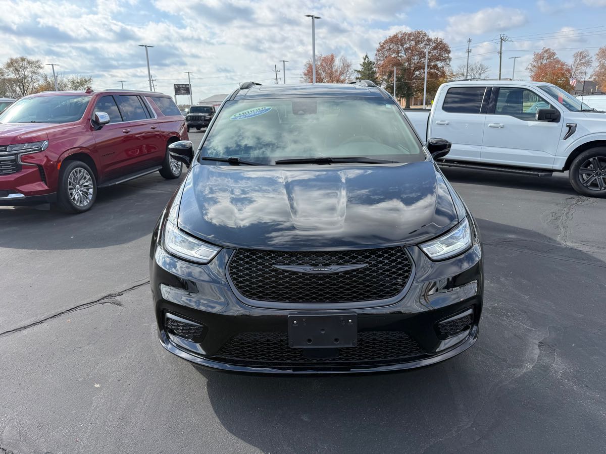 2025 Chrysler Pacifica Limited photo 2