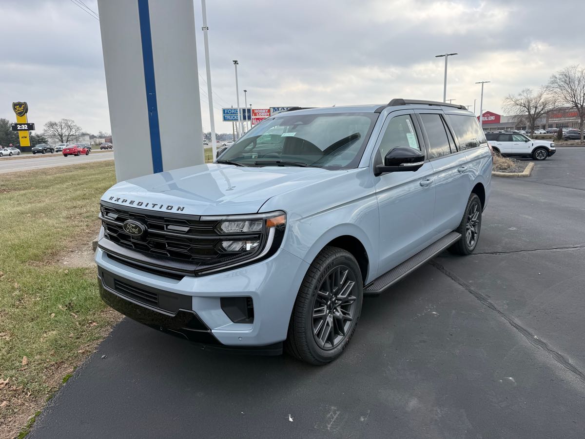2026 Ford Expedition Platinum's photo