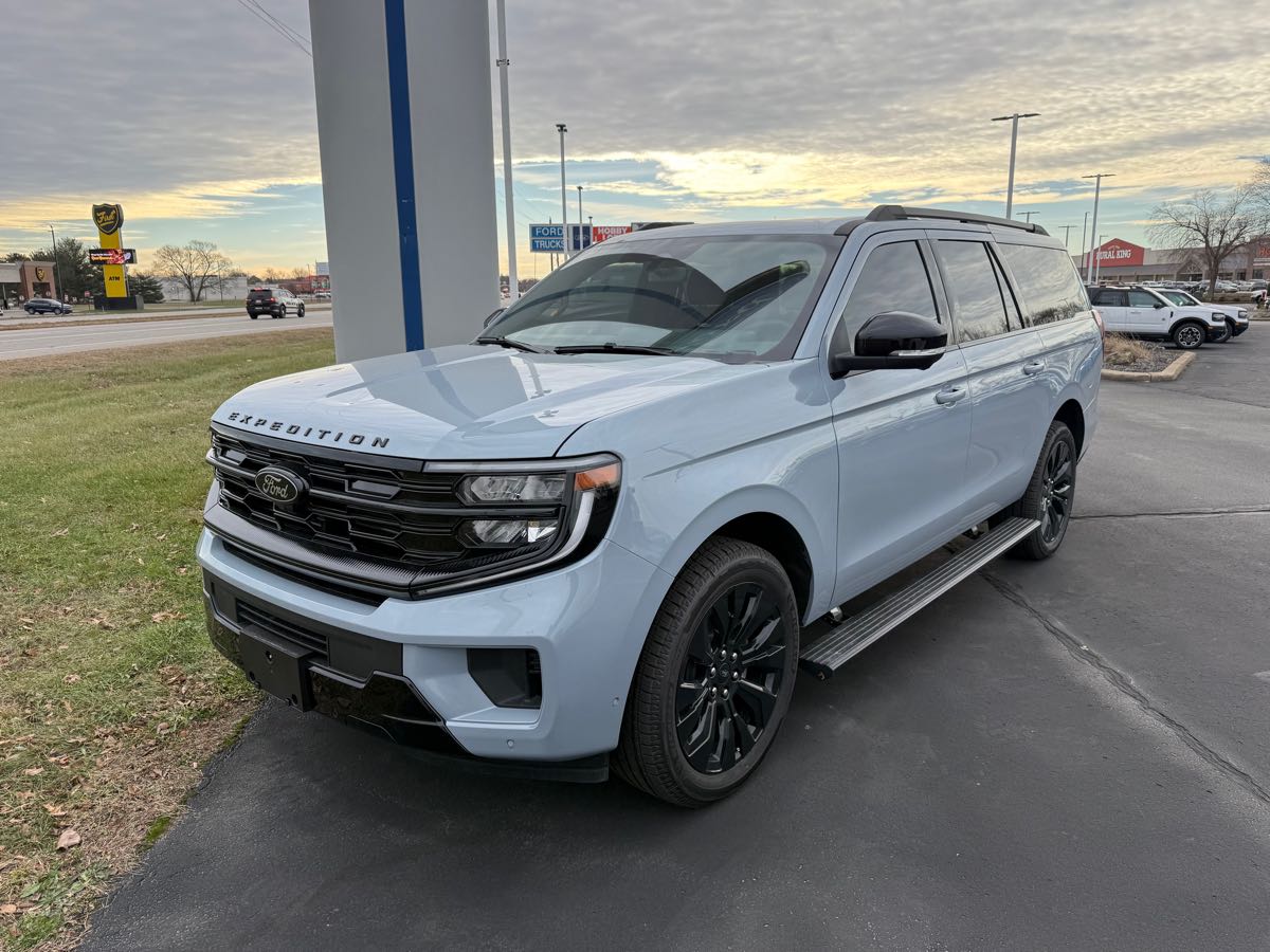 2025 Ford Expedition Platinum's photo