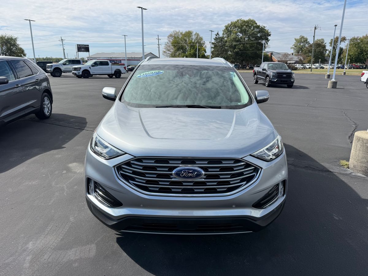 2020 Ford Edge Titanium photo 2