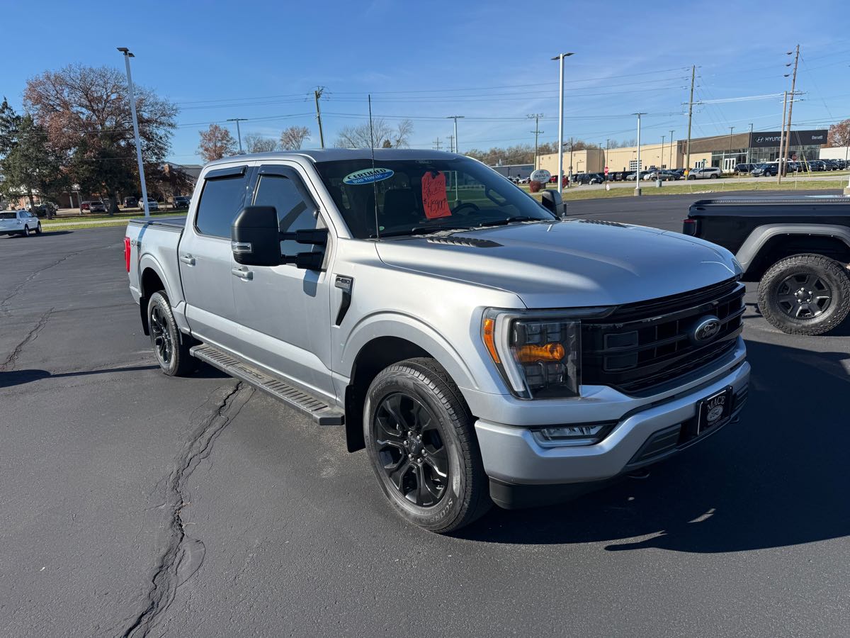 2022 Ford F-150 XLT photo 2