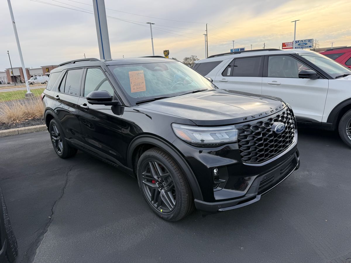 2026 Ford Explorer ST photo 3