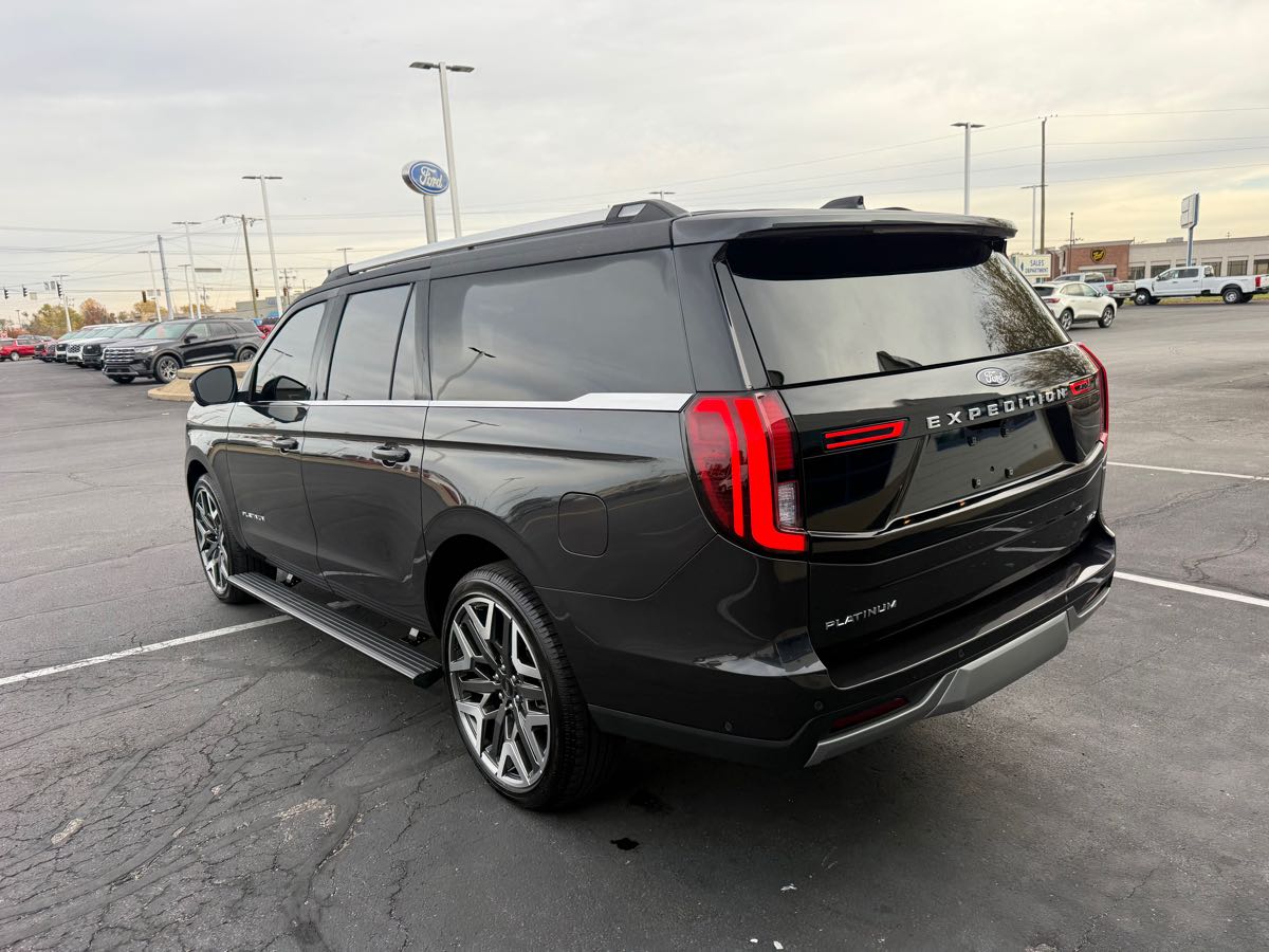 2025 Ford Expedition MAX Platinum photo 2