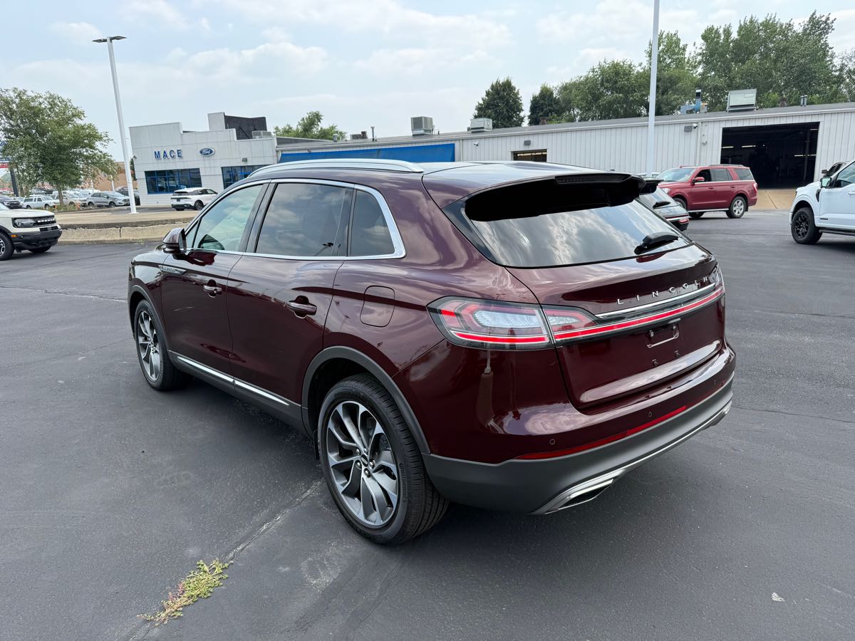 2022 Lincoln Nautilus Reserve photo 4