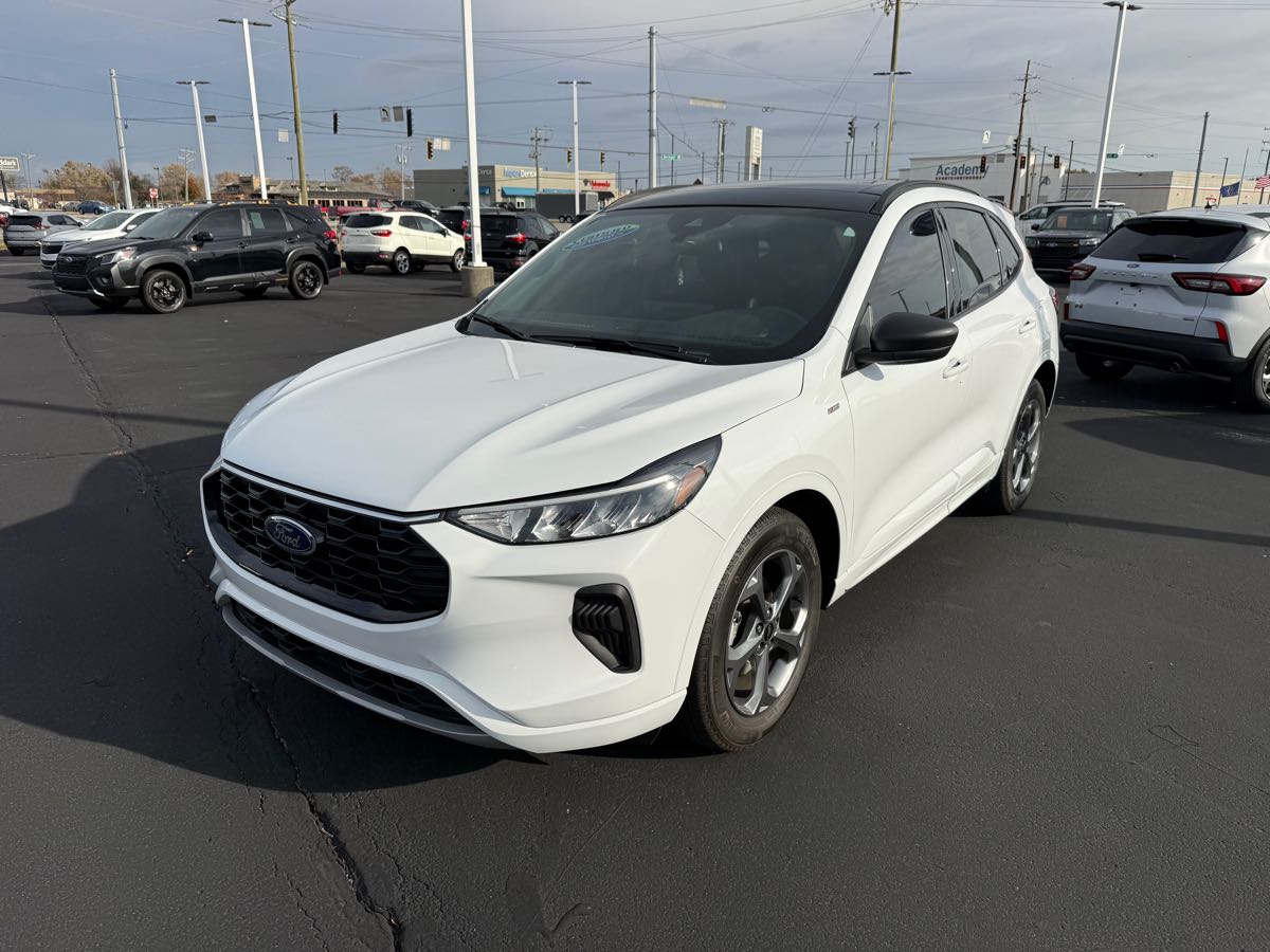 2023 Ford Escape ST-Line's photo