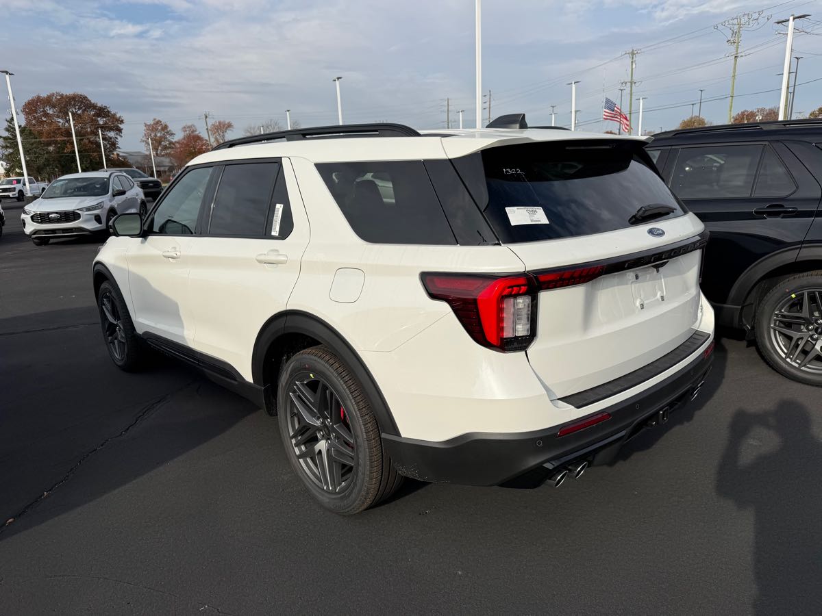 2026 Ford Explorer ST photo 4