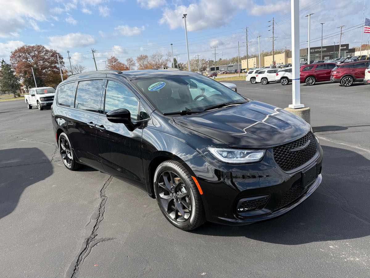 2025 Chrysler Pacifica Limited photo 3