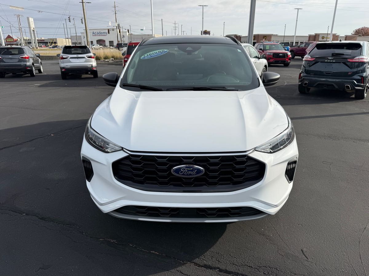 2023 Ford Escape ST-Line photo 2