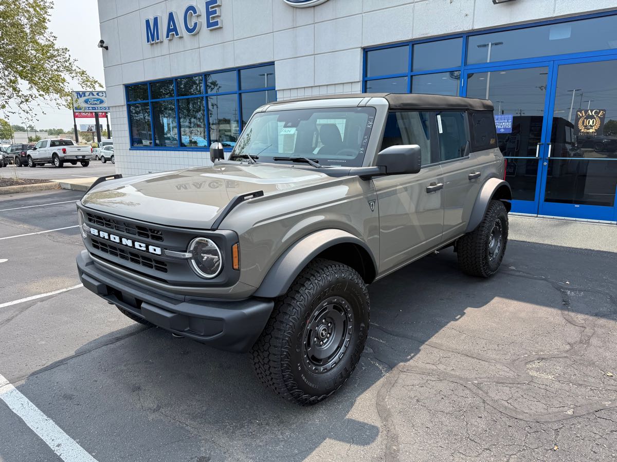 2025 Ford Bronco 4-Door Base's photo