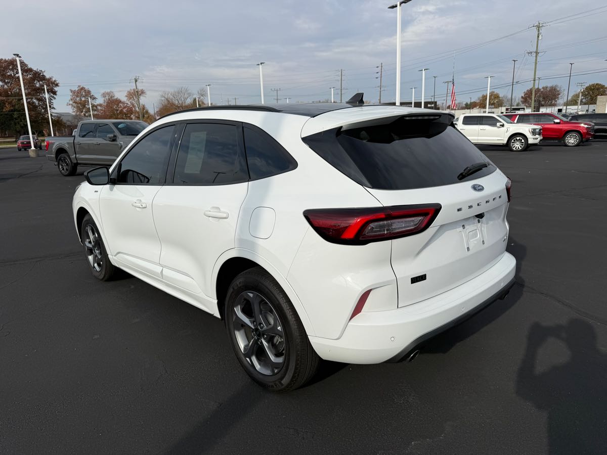 2023 Ford Escape ST-Line photo 4