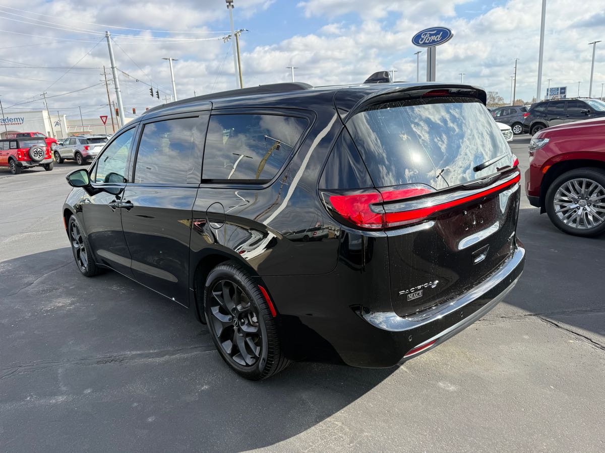 2025 Chrysler Pacifica Limited photo 4