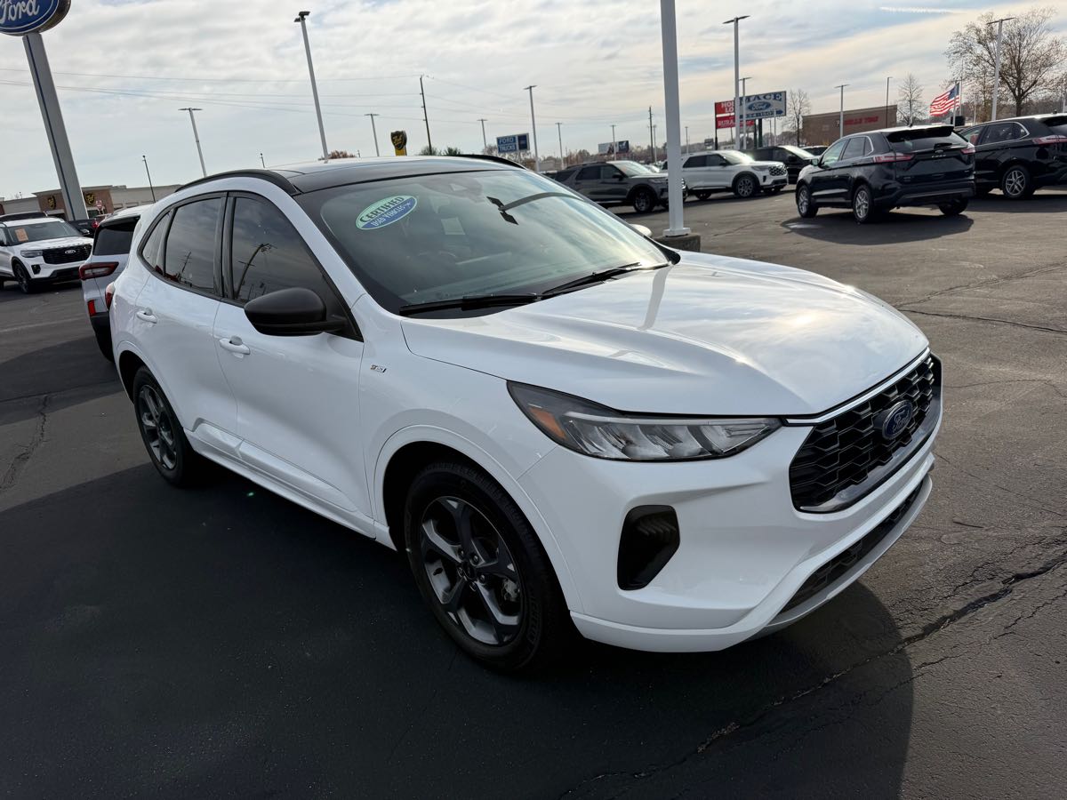 2023 Ford Escape ST-Line photo 3