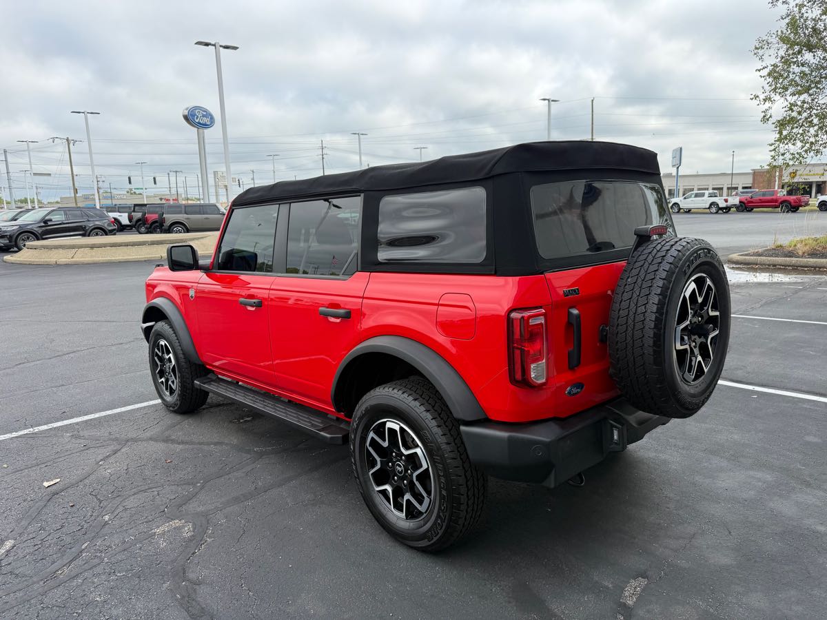 2022 Ford Bronco Base Big Bend Black Diamond Outer Banks photo 4