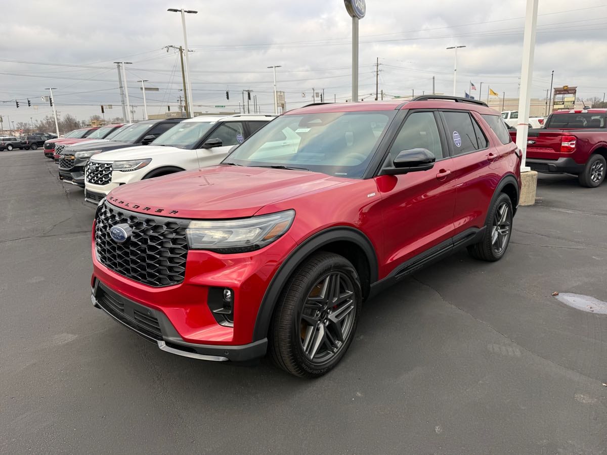 2026 Ford Explorer ST-LINE's photo