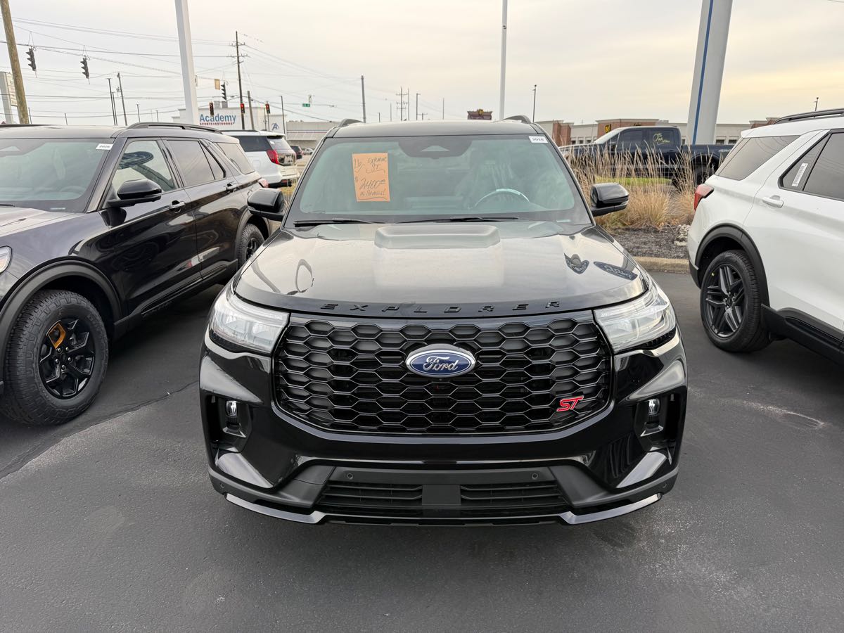 2026 Ford Explorer ST photo 2
