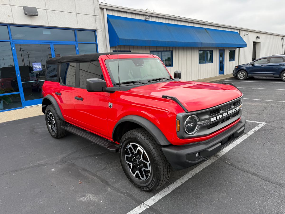 2022 Ford Bronco Base Big Bend Black Diamond Outer Banks photo 3