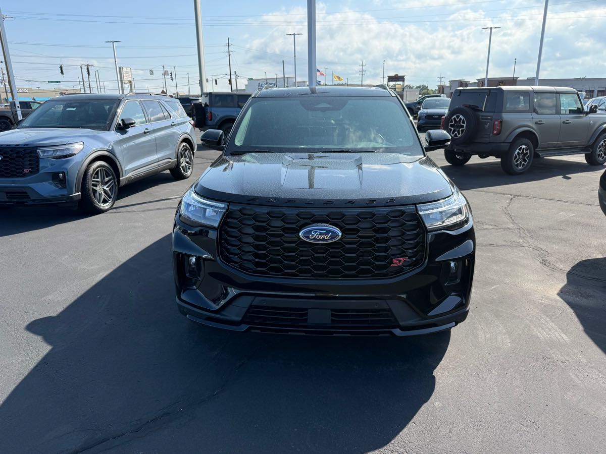 2025 Ford Explorer ST photo 2