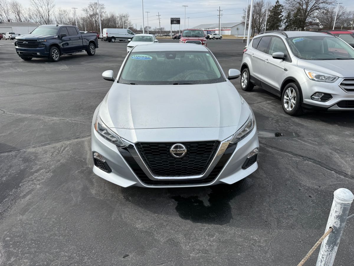 Used 2022 Nissan Altima SV with VIN 1N4BL4DVXNN315773 for sale in Terre Haute, IN