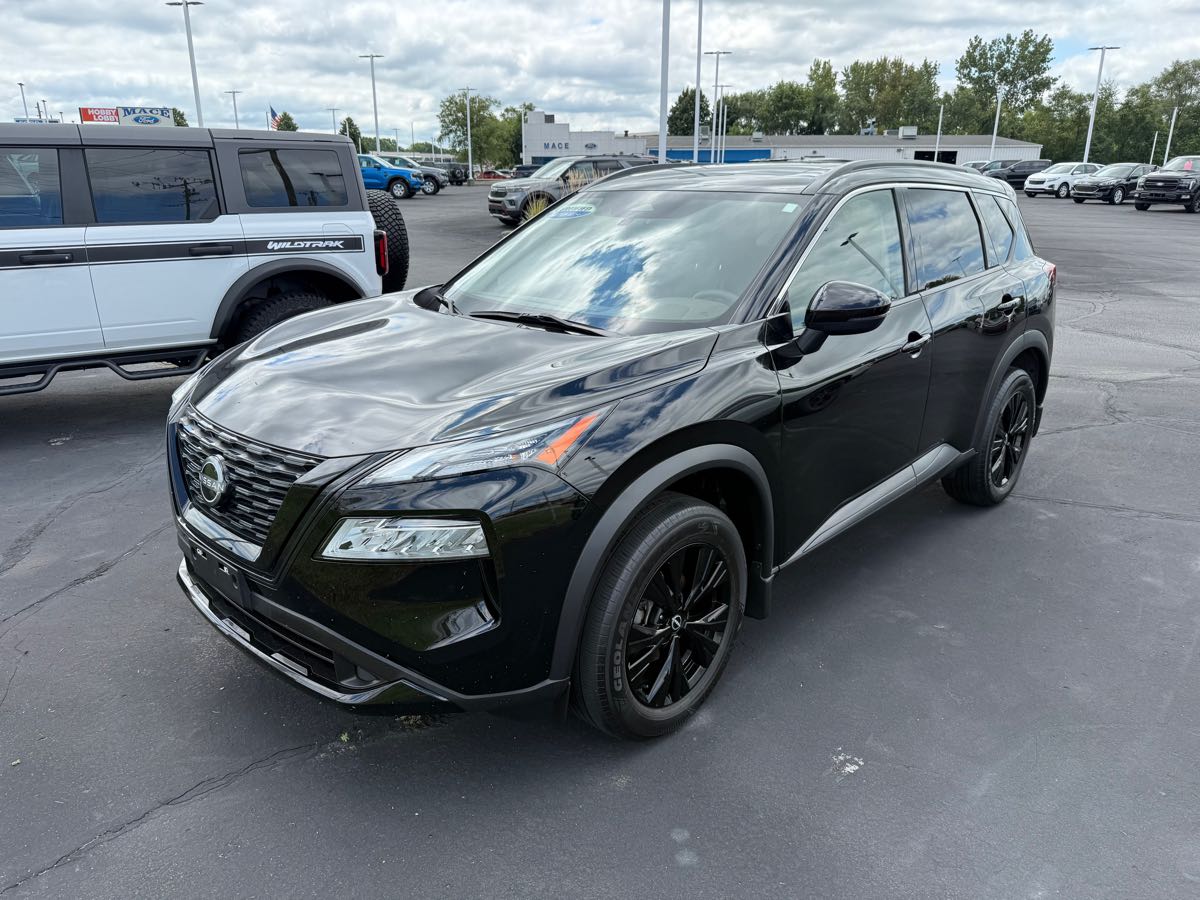 2023 Nissan Rogue SV's photo
