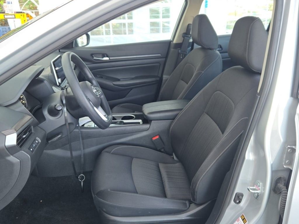 2024 Nissan Altima 2.5 SV photo 3