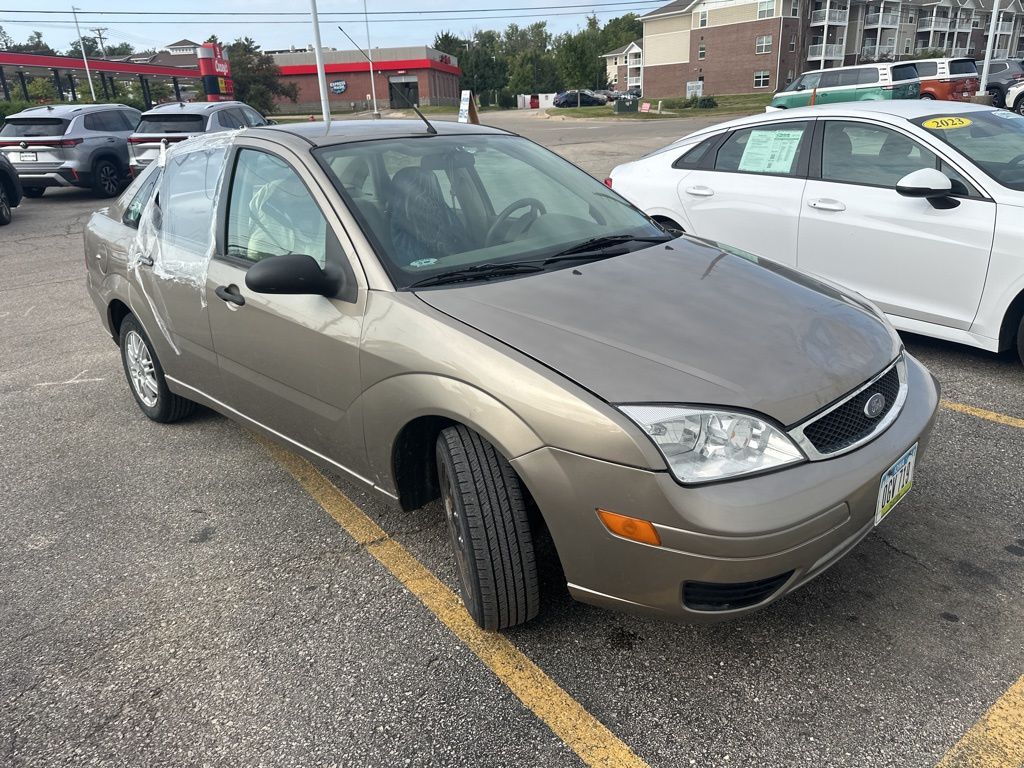 2005 Ford Focus ZX4 S photo 2