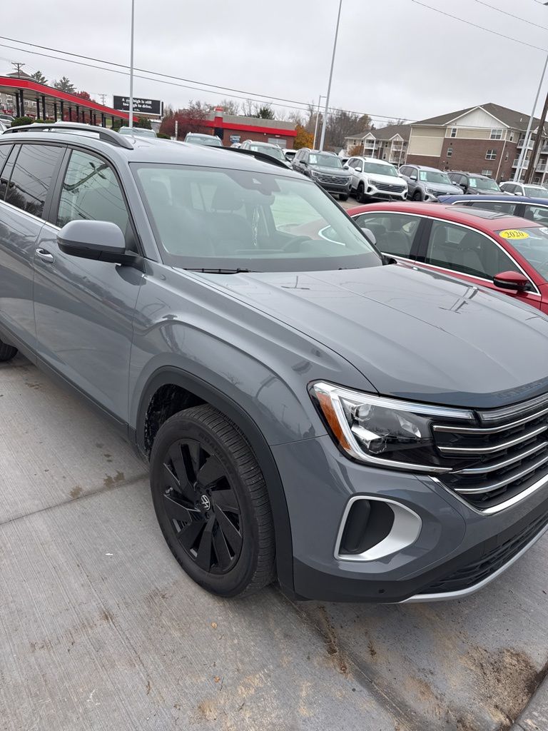 2025 Volkswagen Atlas SE Technology photo 3