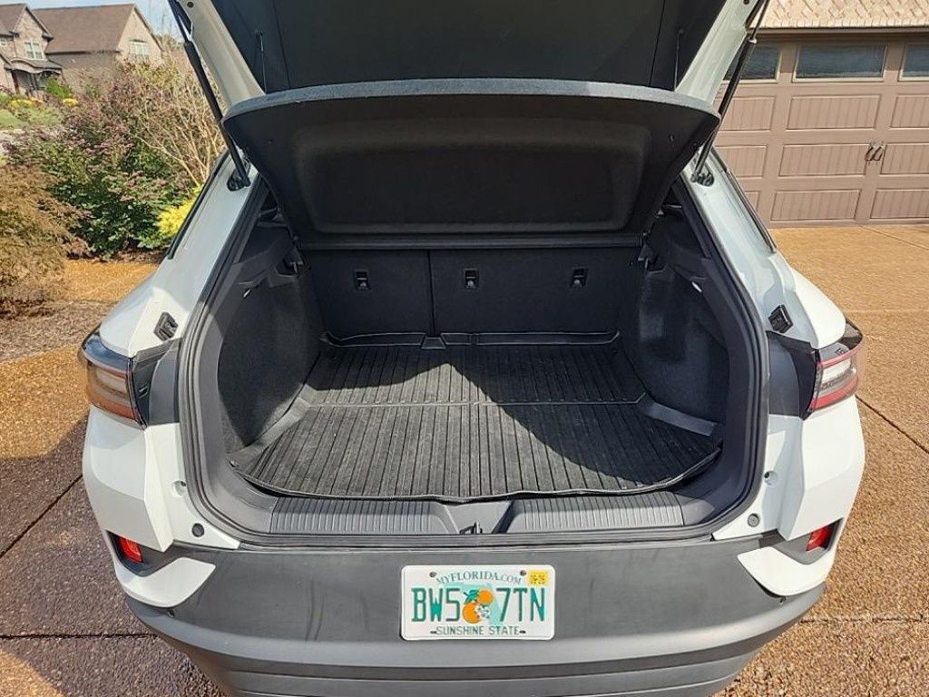 2023 Volkswagen ID.4 Pro photo 3