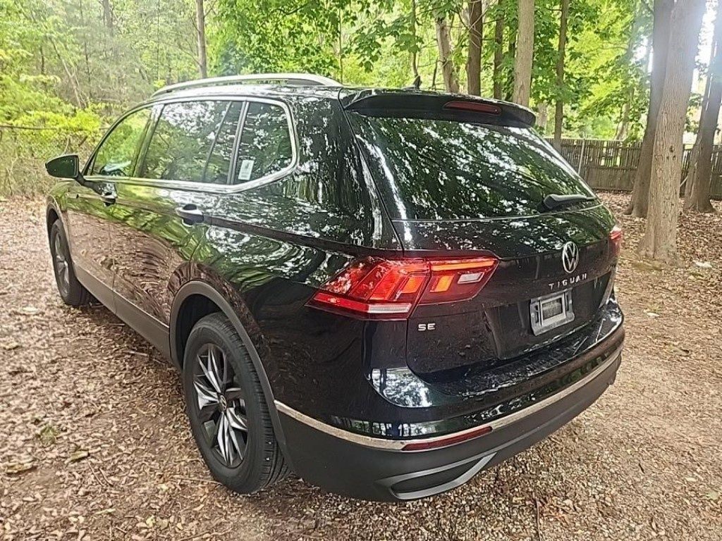 2022 Volkswagen Tiguan SE photo 3