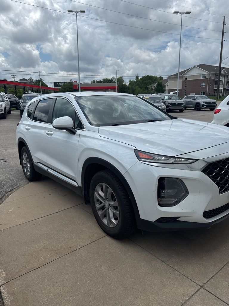 2020 Hyundai Santa Fe SE photo 2