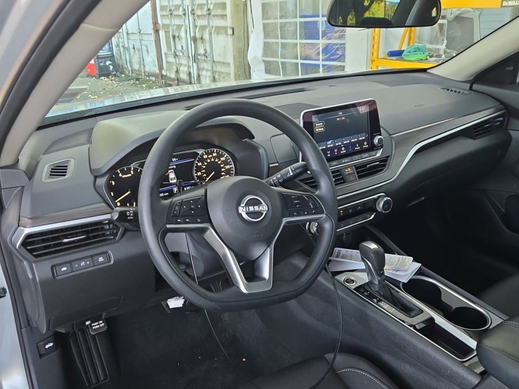 2024 Nissan Altima 2.5 SV photo 4