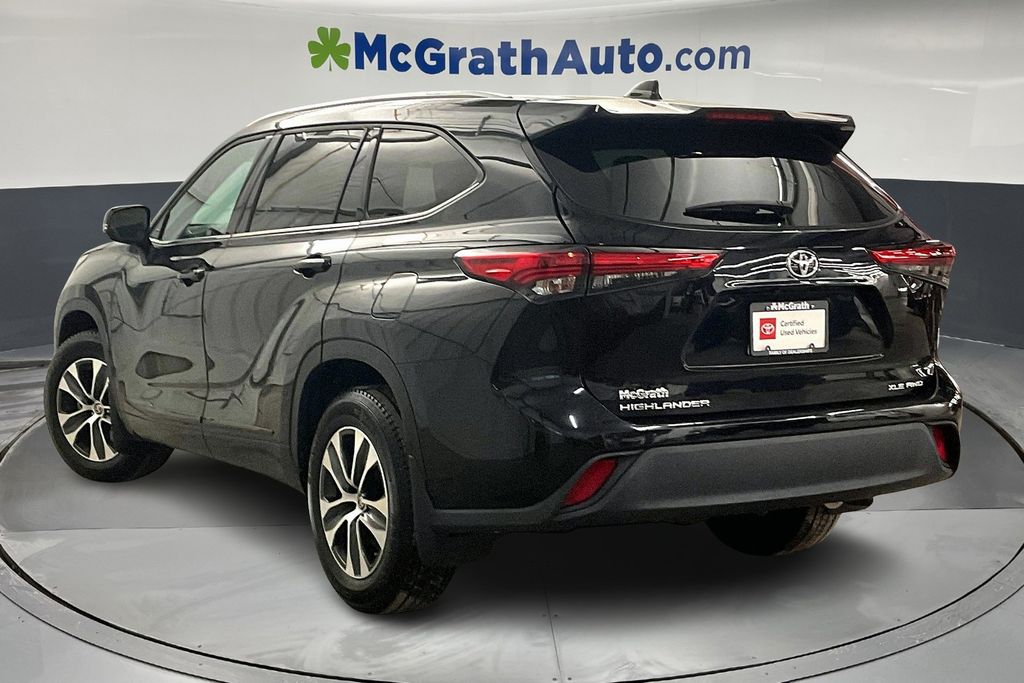 2022 Toyota Highlander XLE photo 3
