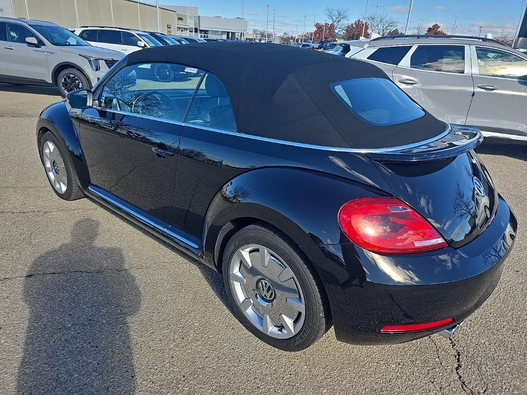 2013 Volkswagen Beetle 2.5L Convertible photo 4