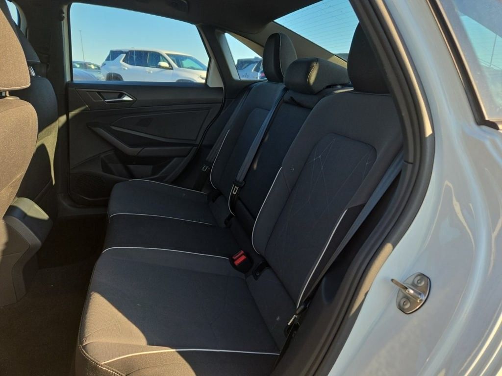 2025 Volkswagen Jetta 1.5T Sport photo 4