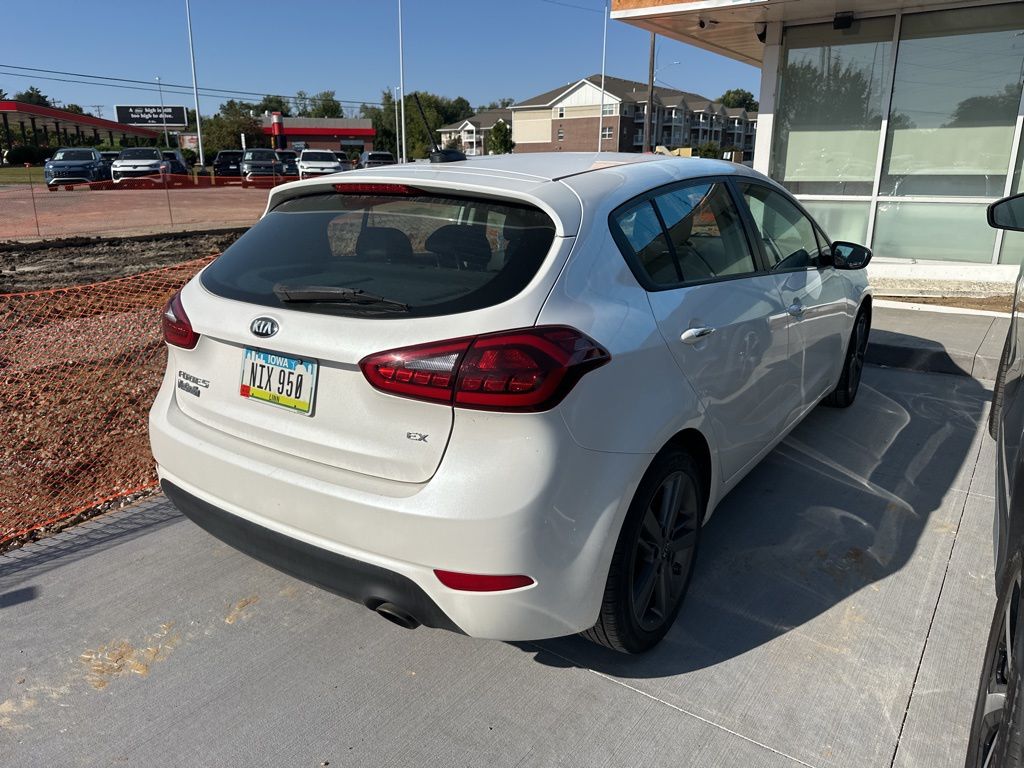 2017 Kia Forte EX photo 3
