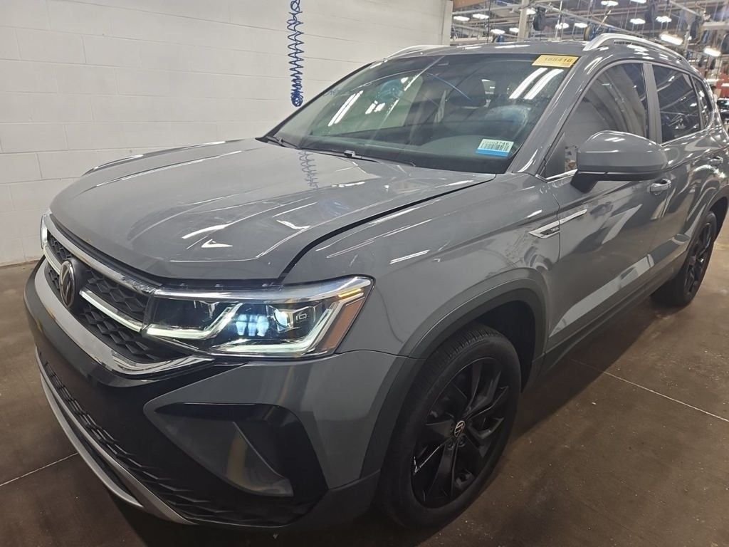 2022 Volkswagen Taos SEL photo 2